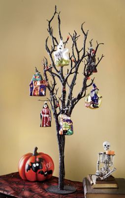 Light-Up Tree and 6...